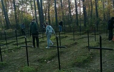 Sprzątanie cmentarza w Mierzejewie 2
