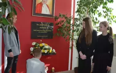 20 rocznica śmierci Jana Pawła II,  patrona naszej szkoły 7