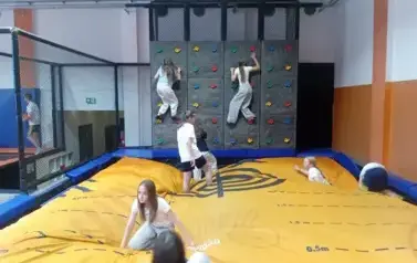 Wycieczka do Skansenu w Nowogrodzie i Parku Trampolin w  Łomży. 3