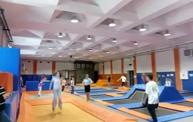 Wycieczka do Skansenu w Nowogrodzie i Parku Trampolin w  Łomży. 4