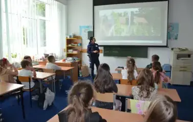 Spotkanie z panią policjantką-rozmowa o bezpieczeństwie i odpowiedzialności. 3