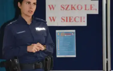 Spotkanie z panią policjantką-rozmowa o bezpieczeństwie i odpowiedzialności. 5