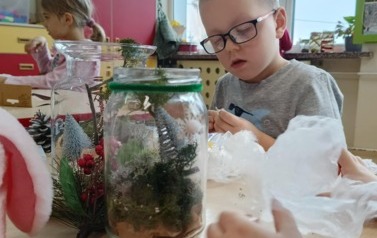 &bdquo;Las w słoiku&rdquo;- warsztaty florystyczne  w przedszkolu 7