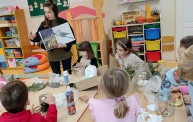 &bdquo;Las w słoiku&rdquo;- warsztaty florystyczne  w przedszkolu 12
