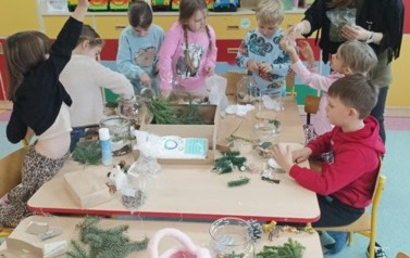 &bdquo;Las w słoiku&rdquo;- warsztaty florystyczne  w przedszkolu 16