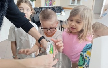 Warsztaty kulinarne-gofry w przedszkolu 4