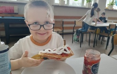 Warsztaty kulinarne-gofry w przedszkolu 12