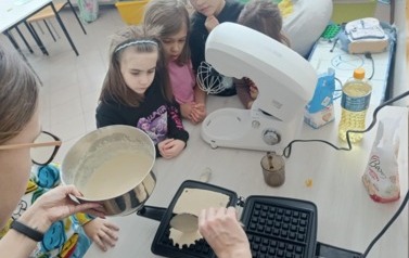 Warsztaty kulinarne-gofry w przedszkolu 13