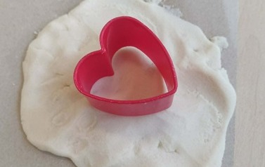 Serduszka z masy solnej- magnesy na Dzień Mamy i Taty 1