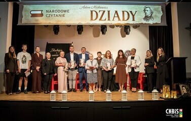 Klasa VIII w świecie &bdquo;Dziad&oacute;w&rdquo; 1