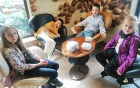 10 kwietnia 2024r. &ndash; Wycieczka uczni&oacute;w z klas 2 i 4 do Ostrołęki 37