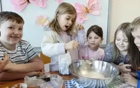 ,,Wiosenne maślane ciasteczka&rsquo;&rsquo; &ndash; warsztaty kulinarne w przedszkolu 5
