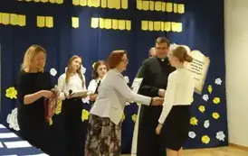 XVI Edycja Gminnego Konkursu &bdquo;Jan Paweł  II w oczach dziecka&rdquo; w Dąbr&oacute;wce 1