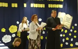 XVI Edycja Gminnego Konkursu &bdquo;Jan Paweł  II w oczach dziecka&rdquo; w Dąbr&oacute;wce 2