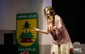 Podw&oacute;jne znaczenie hejtu i empatii&rdquo; &ndash;  spektakl profilaktyczny dla uczni&oacute;w klas VII&ndash;VIII 42