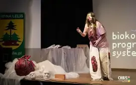 Podw&oacute;jne znaczenie hejtu i empatii&rdquo; &ndash;  spektakl profilaktyczny dla uczni&oacute;w klas VII&ndash;VIII 43