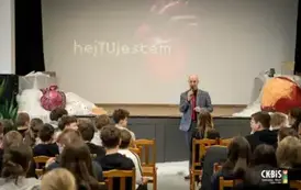 Podw&oacute;jne znaczenie hejtu i empatii&rdquo; &ndash;  spektakl profilaktyczny dla uczni&oacute;w klas VII&ndash;VIII 49