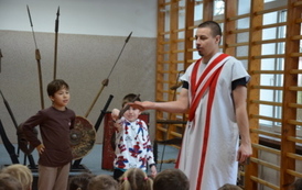 &bdquo;Rzymskie imperium i tradycje antyku&rdquo;- pokaz historyczny. 13