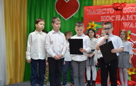 Dzień Babci i Dziadka- uroczysta akademia pełna wzruszeń 83