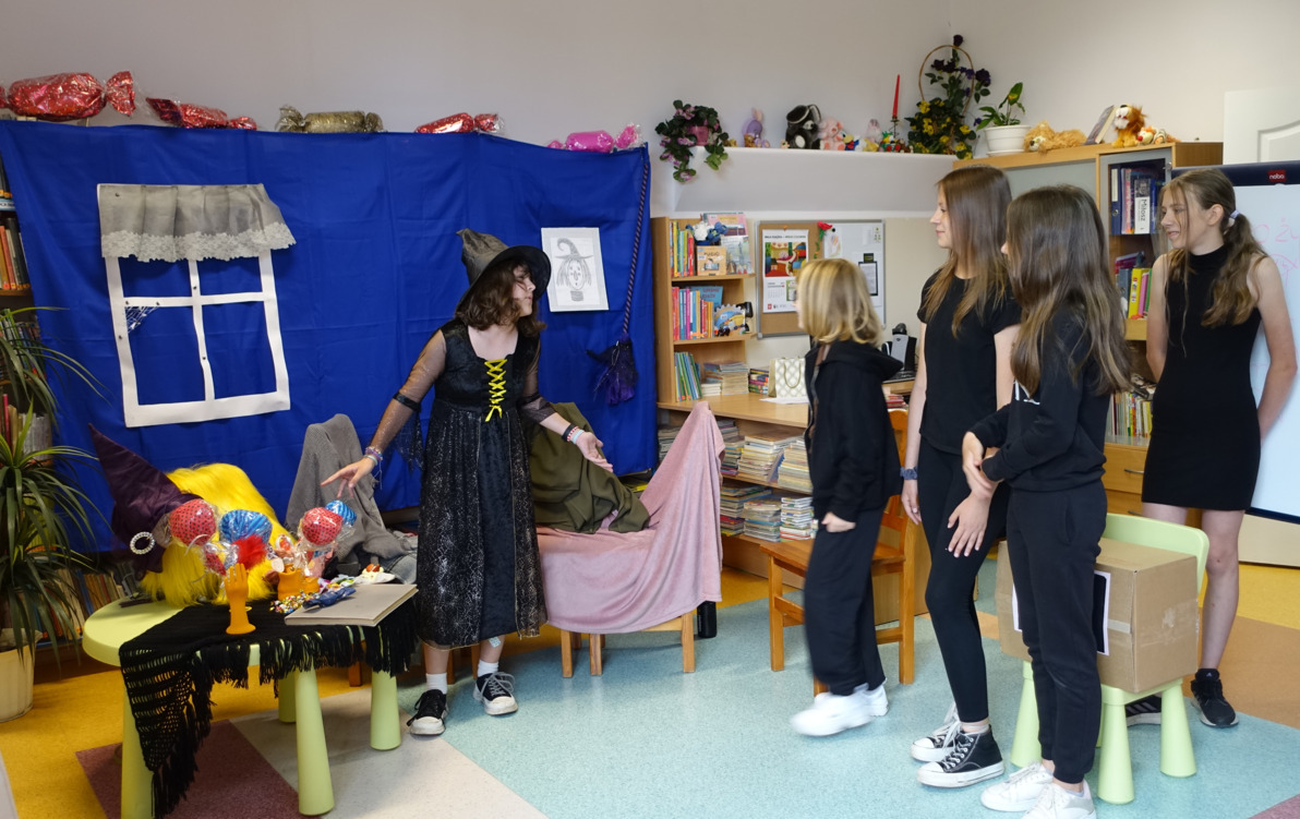 Zdjęcie do Występ grupy teatralnej &bdquo;Wisienki&rdquo;