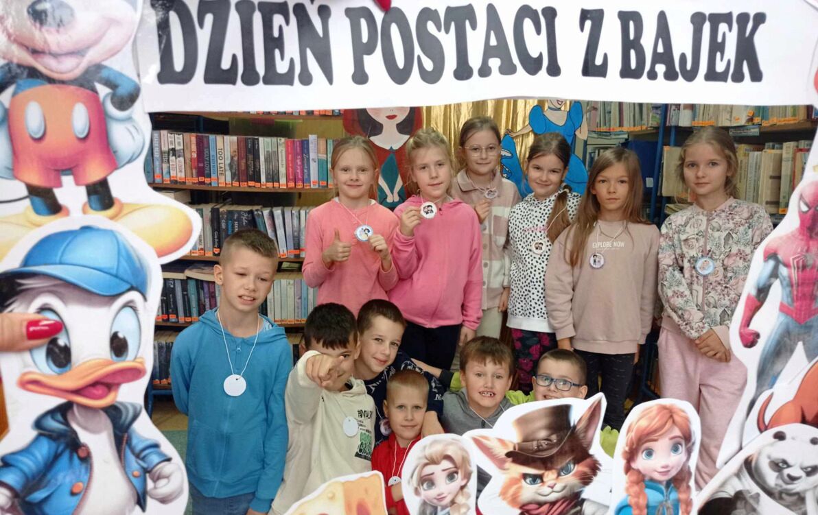 Zdjęcie do Dzień Postaci z Bajek w bibliotece