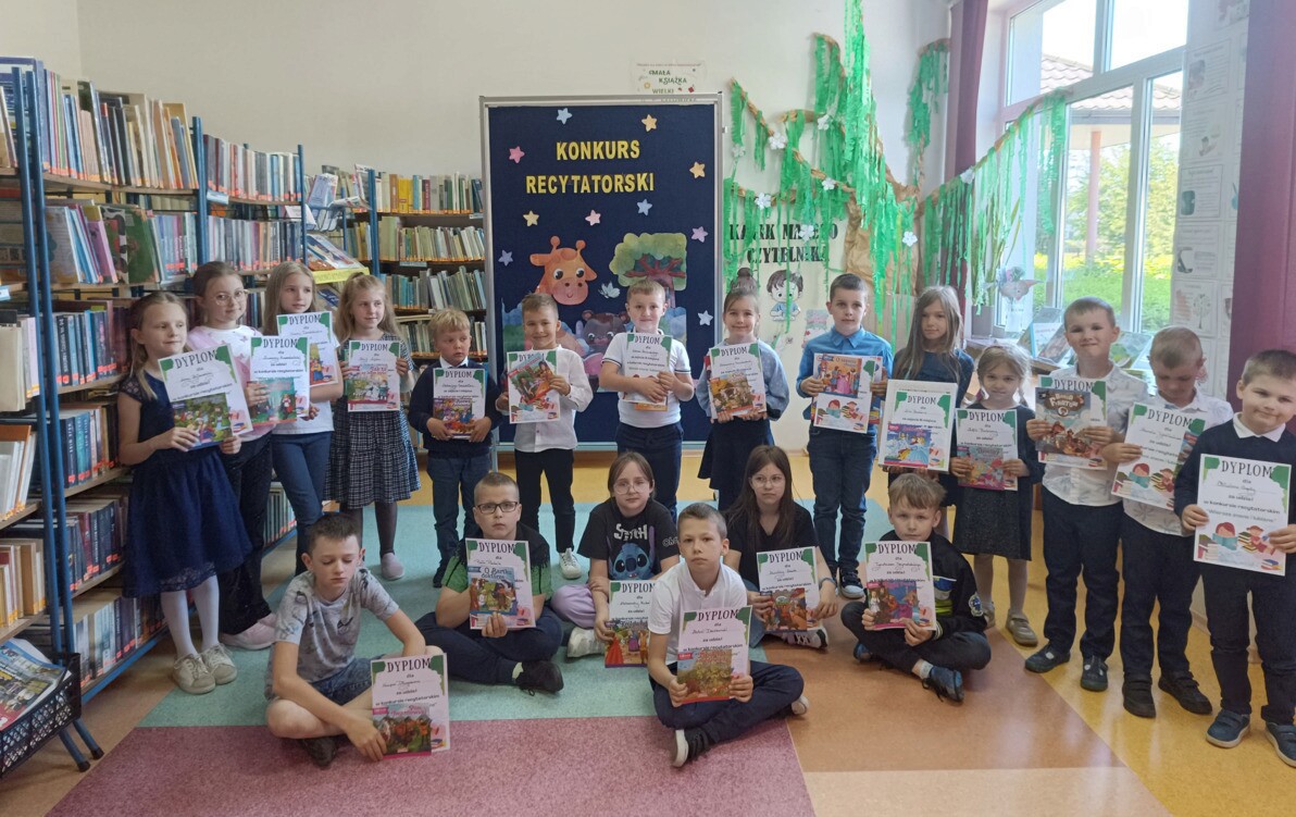 Zdjęcie do KONKURS RECYTATORSKI &bdquo;WIERSZE ZNANE I LUBIANE&rdquo;