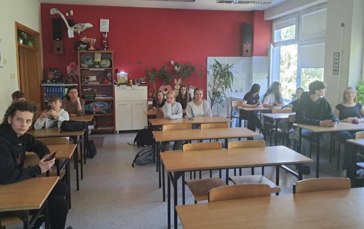 Zdjęcie do ODWIEDZINY SZK&Oacute;Ł ŚREDNICH W OSTROŁĘCE