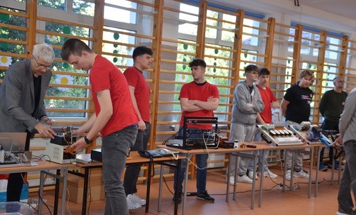 Zdjęcie do Wizyta przedstawicieli uczni&oacute;w z nauczycielami z ZSZ nr 1 im. J&oacute;zefa Psarskiego w Ostrołęce w naszej szkole.