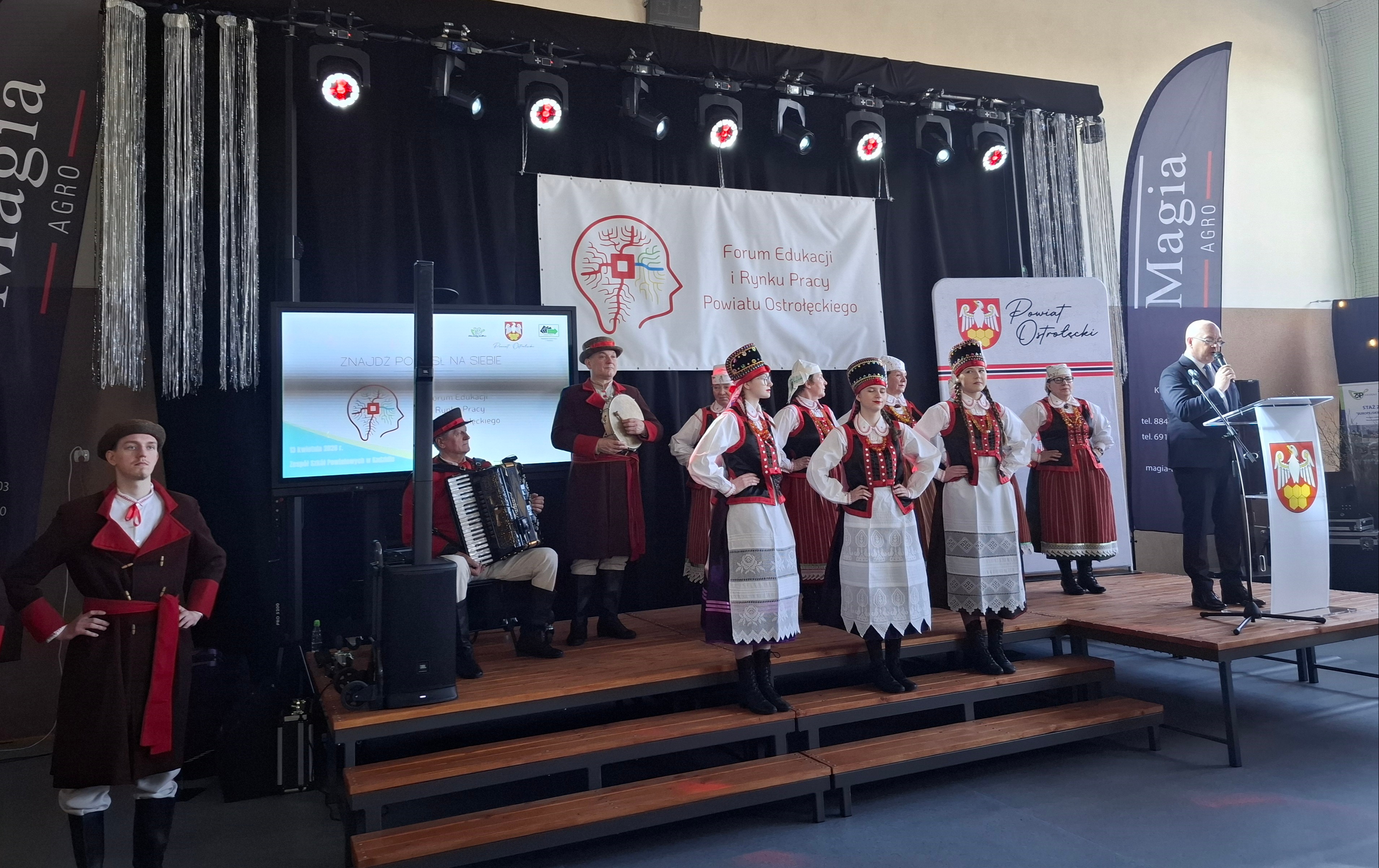 Zdjęcie do Forum Edukacji i Rynku pracy Powiatu Ostrołęckiego w ZSP w Kadzidle.